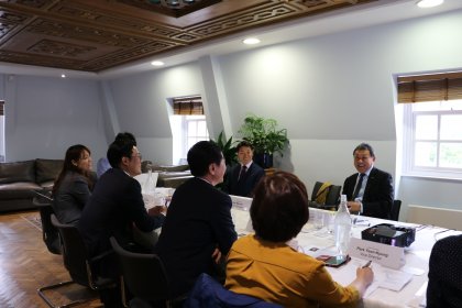 Chief Executive of Civil Service College, Sonny Leong CBE meets with representatives from the Gyeonggi Province, South Korea